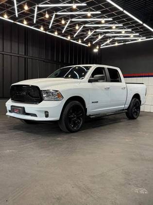 RAM CLASSIC 5.7 V8 GASOLINA LARAMIE NIGHT EDITION CD 4X4 AUTOMÁTICO